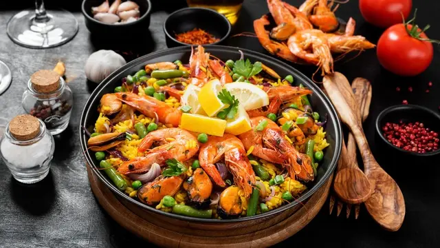 paella makanan luar negeri